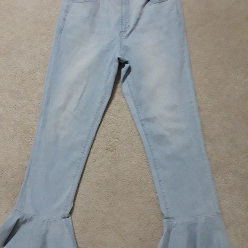 Gently used Vince camuto ruffle hem angle length b